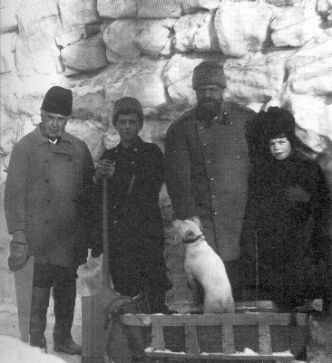 Александр III с сыном Михаилом и дочерью Ольгой у стен ледяной крепости. Гатчина. 1894г.